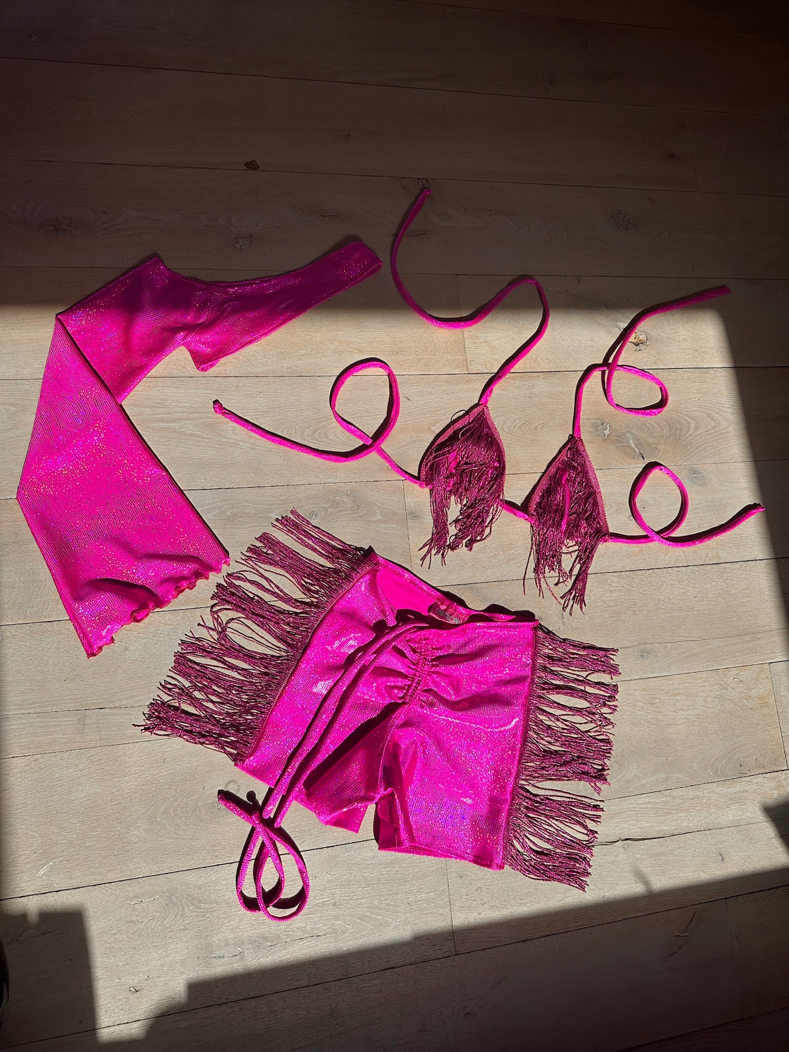 Hot pink sparkle hologram - Bralet, 1x sleeve & shorts image 0