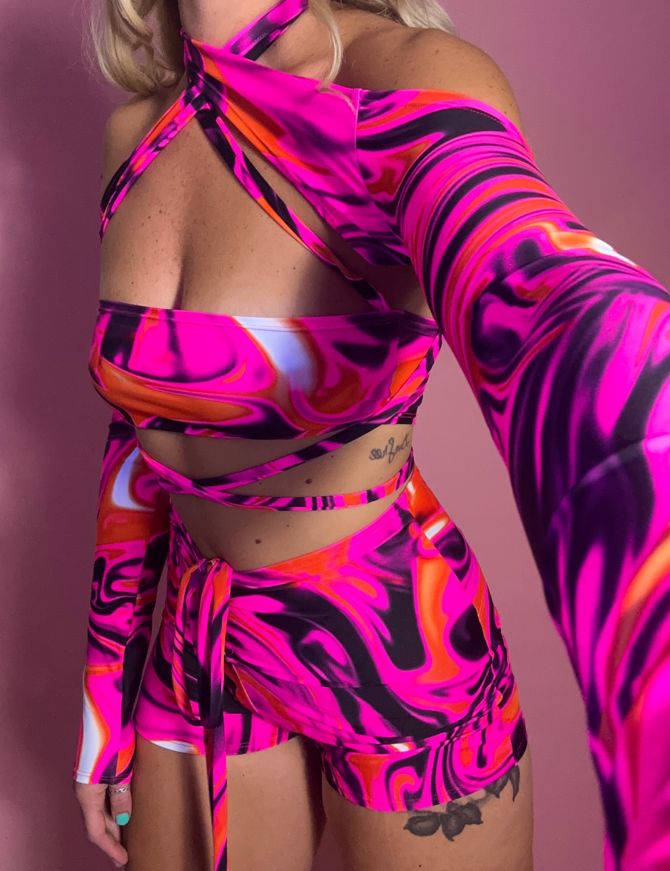 Bandeau, Arm sleeves & Shorts set - UV Wavey print (Pink colour) image 1