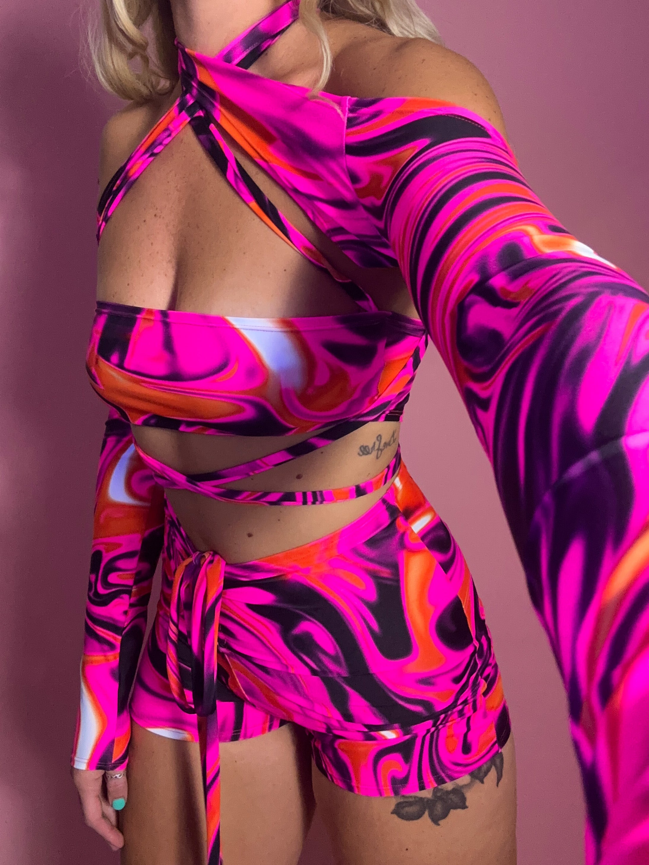 Bandeau, Arm sleeves & Shorts set - UV Wavey print (Pink colour) image 1