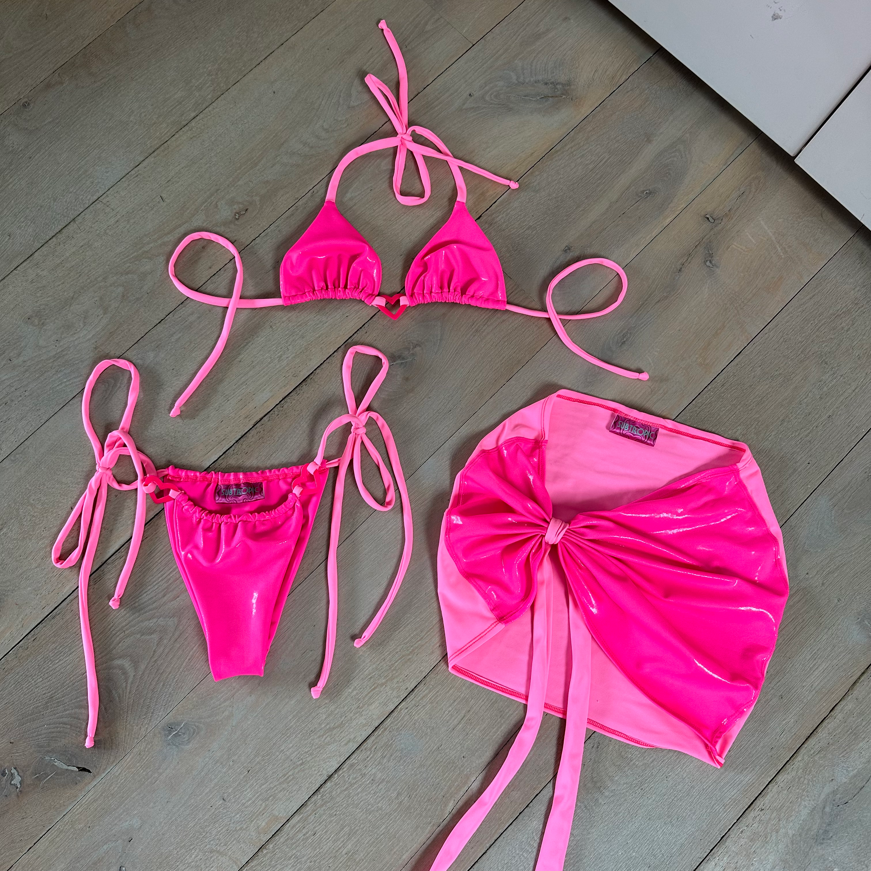 Monochrome pink - Bikini set with skirt image 1