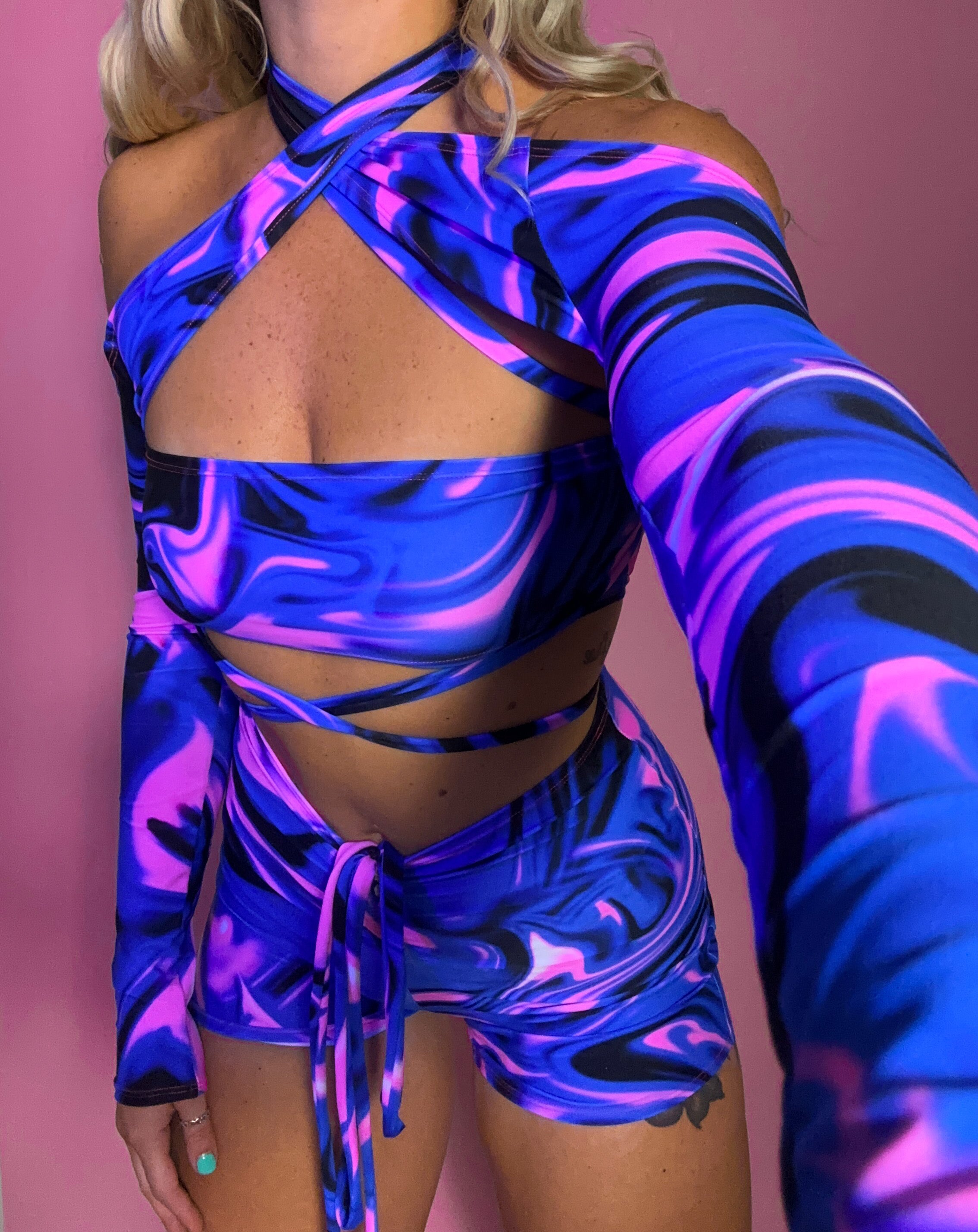Bandeau, Arm sleeves & Shorts set - UV Wavey print (Blue colour) image 0