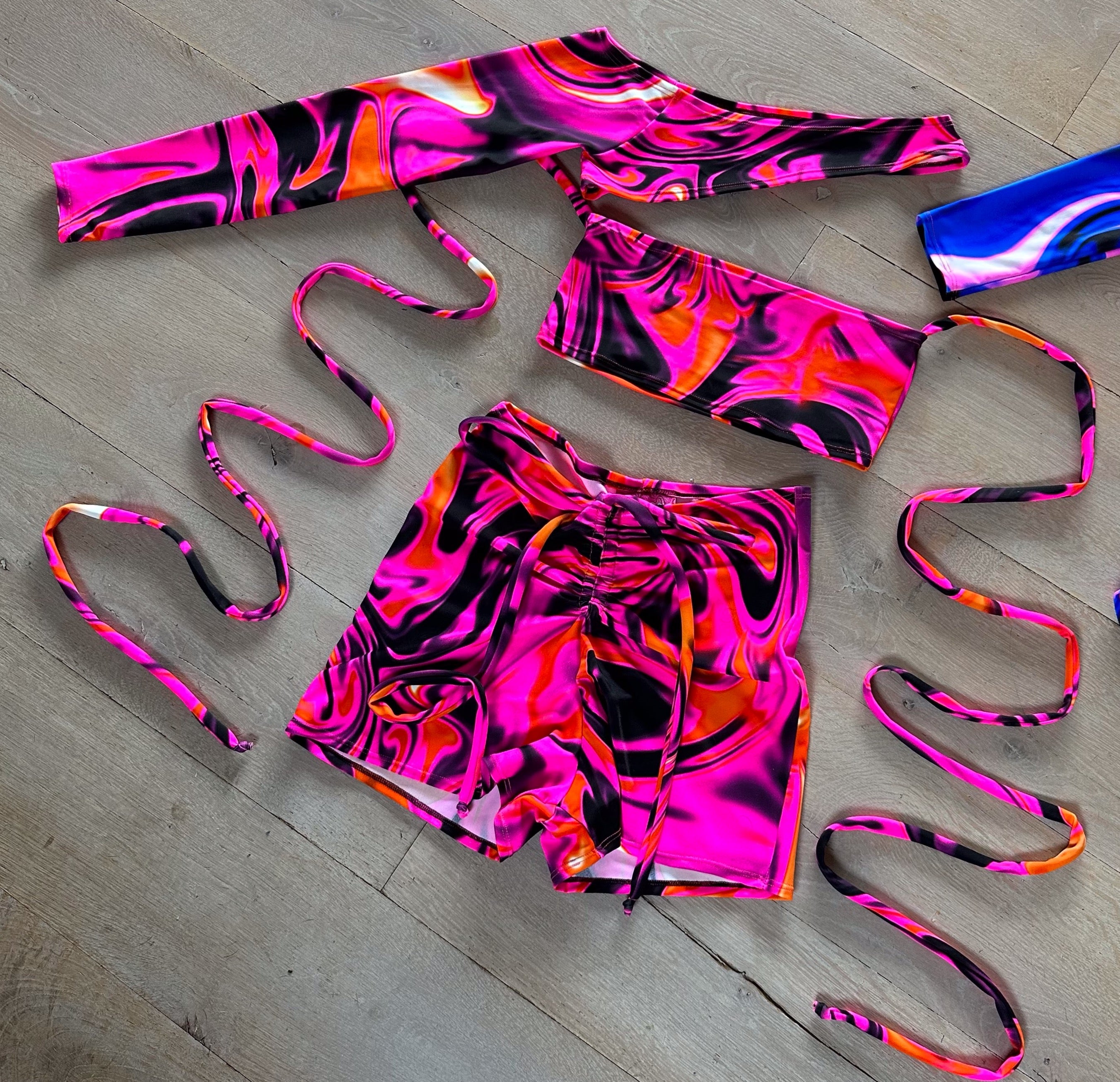 Bandeau, Arm sleeves & Shorts set - UV Wavey print (Pink colour) image 0