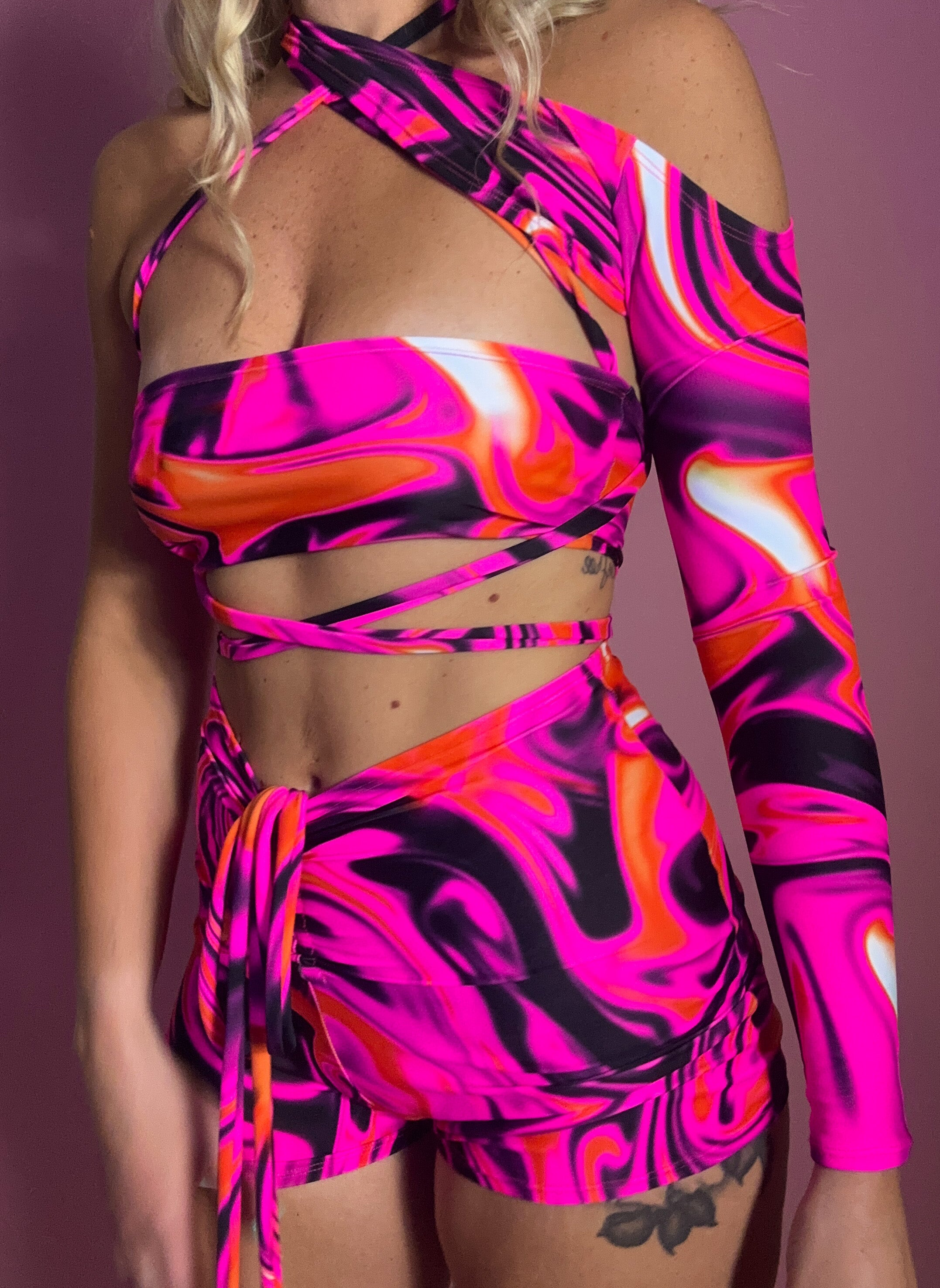 Bandeau, Arm sleeves & Shorts set - UV Wavey print (Pink colour) image 2