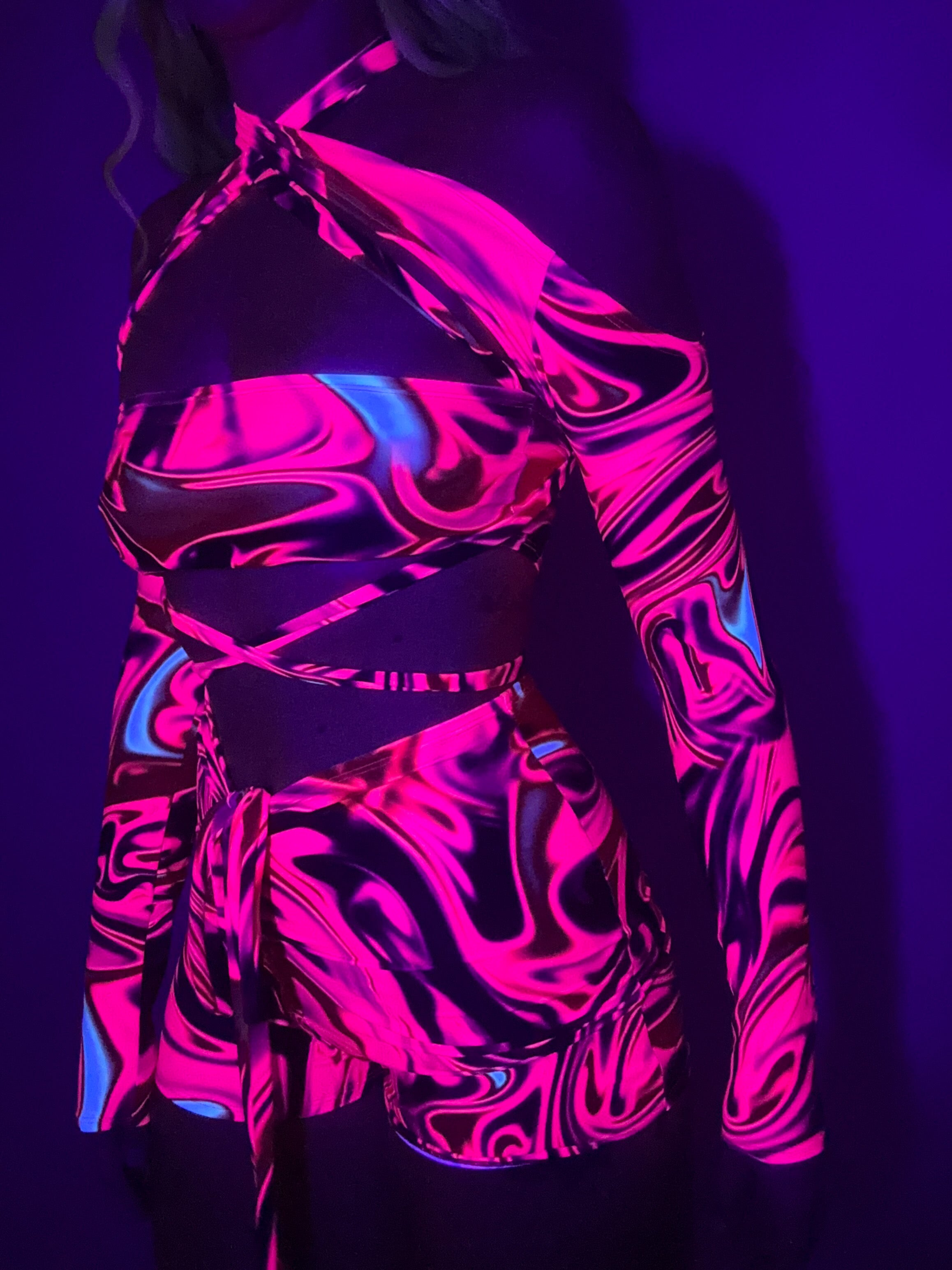 Bandeau, Arm sleeves & Shorts set - UV Wavey print (Pink colour) image 2