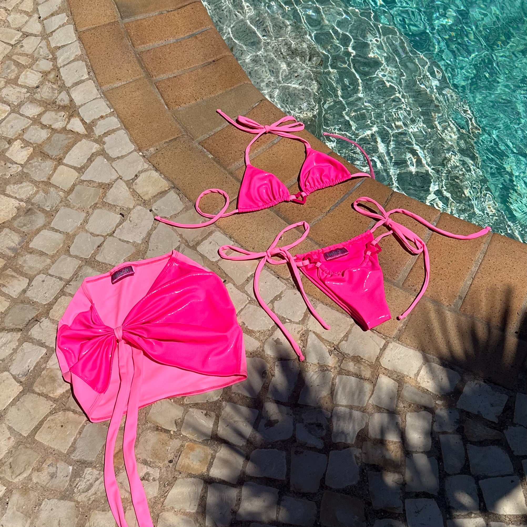 Monochrome pink - Bikini set with skirt image 0