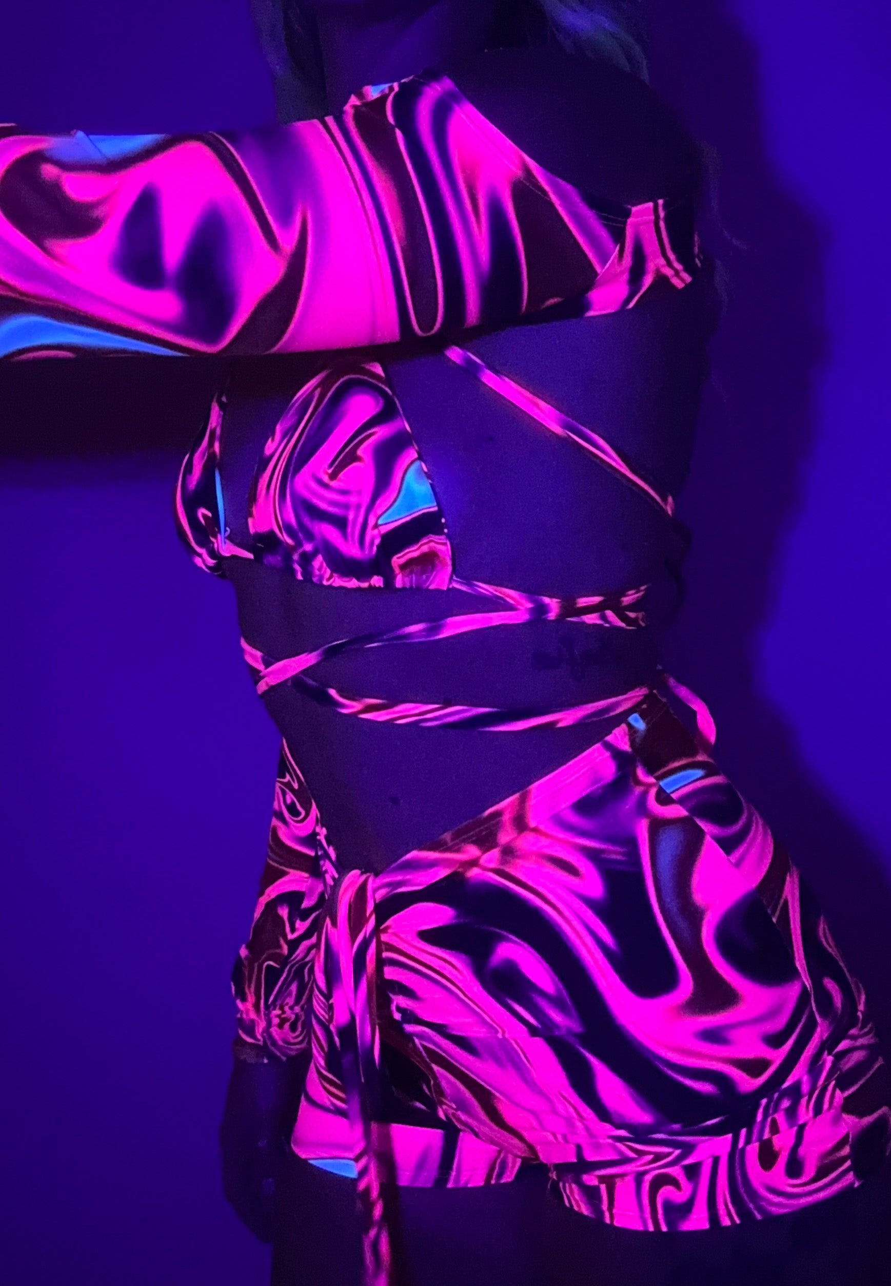 Bralet, Arm sleeves & Shorts set - UV Wavey print (Pink colour) image 3
