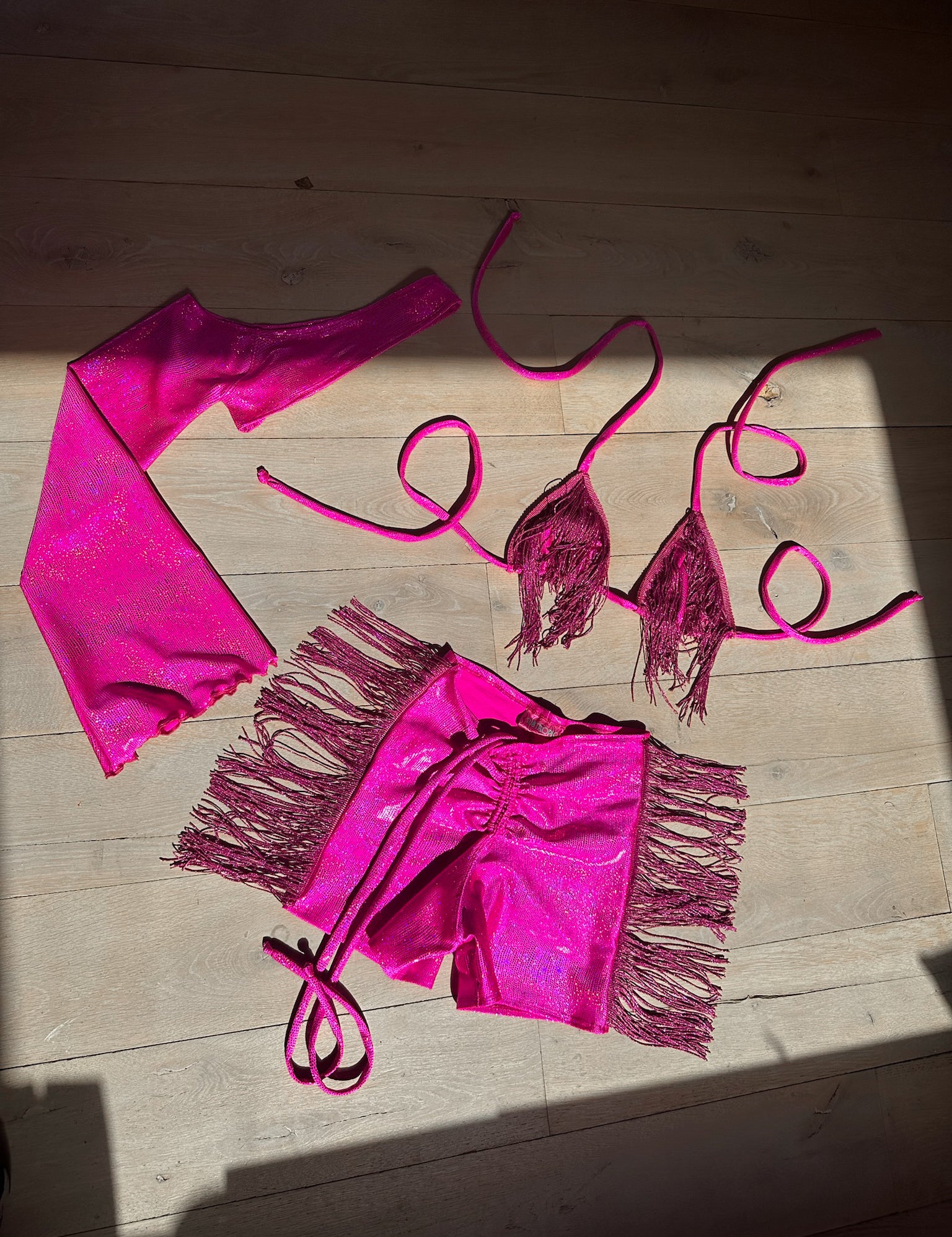 Hot pink sparkle hologram - Bralet, 1x sleeve & shorts  image 0