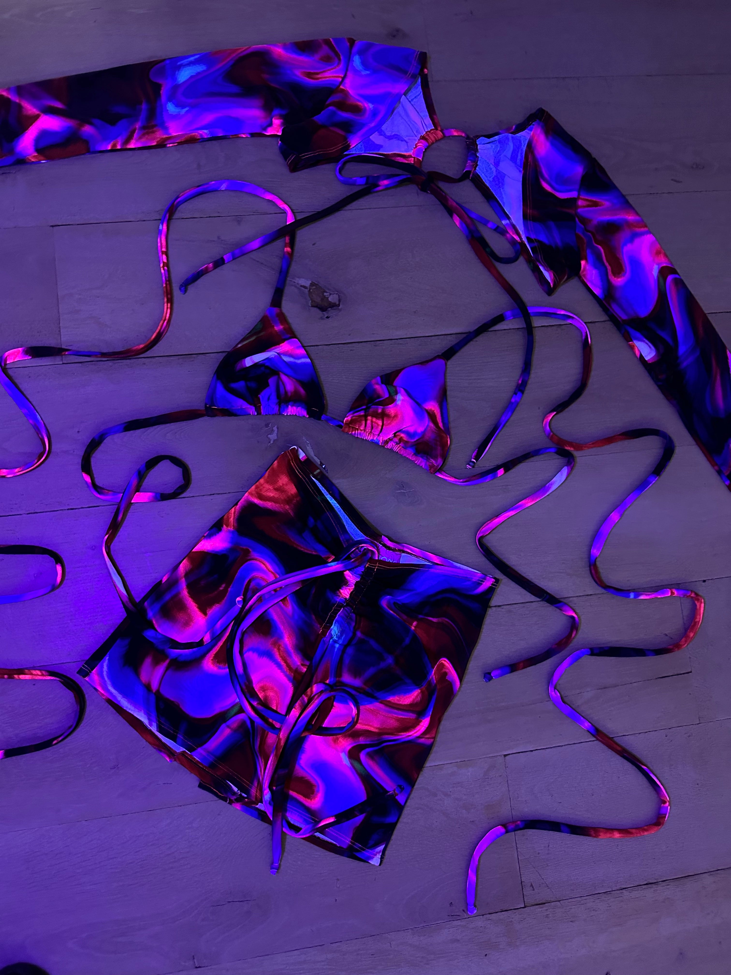 Bralet, Long sleeve crop & Shorts set - UV Midnight swirl image 3